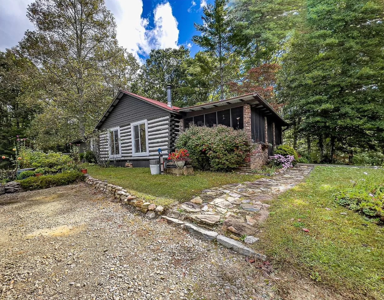 Vintage Log Cabin Retreat in Murphy, North Carolina