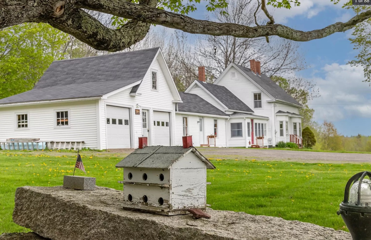 Stunning 1900 House in Saint Albans, Maine