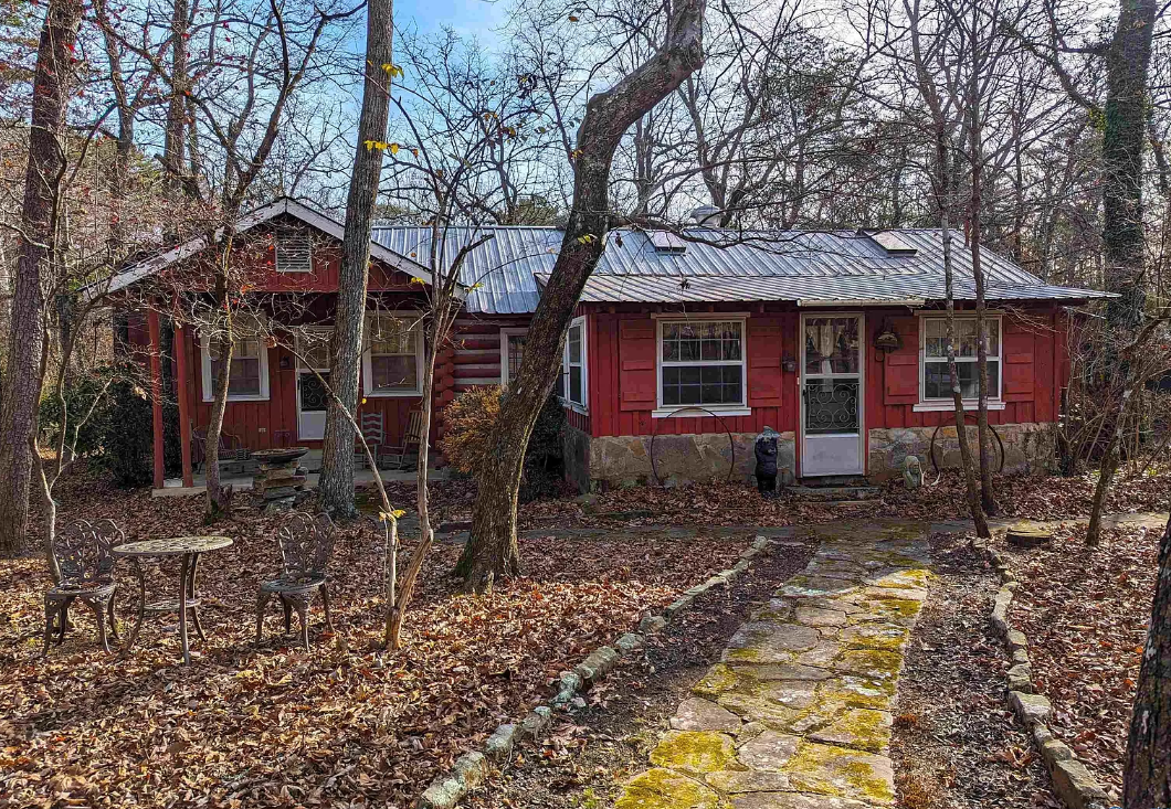 Charming 1920s Home with Modern Amenities in Mentone, Alabama