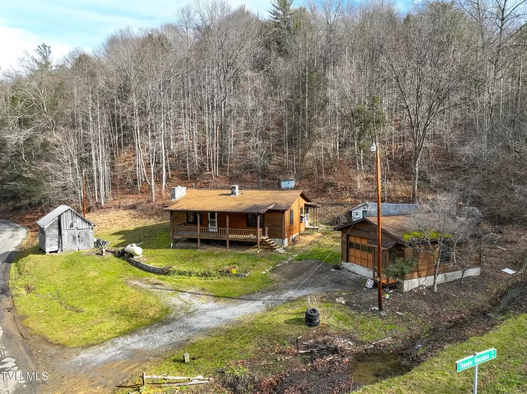 Cozy Mountain Cabin in Bristol, Virginia