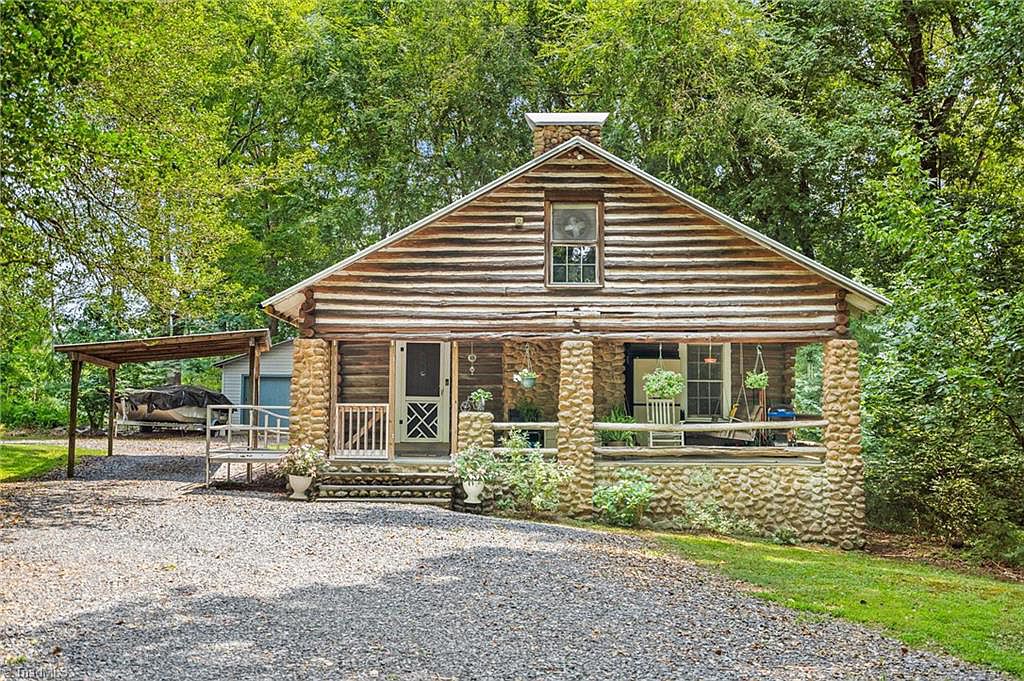 Charming Log Cabin in Ramseur, North Carolina