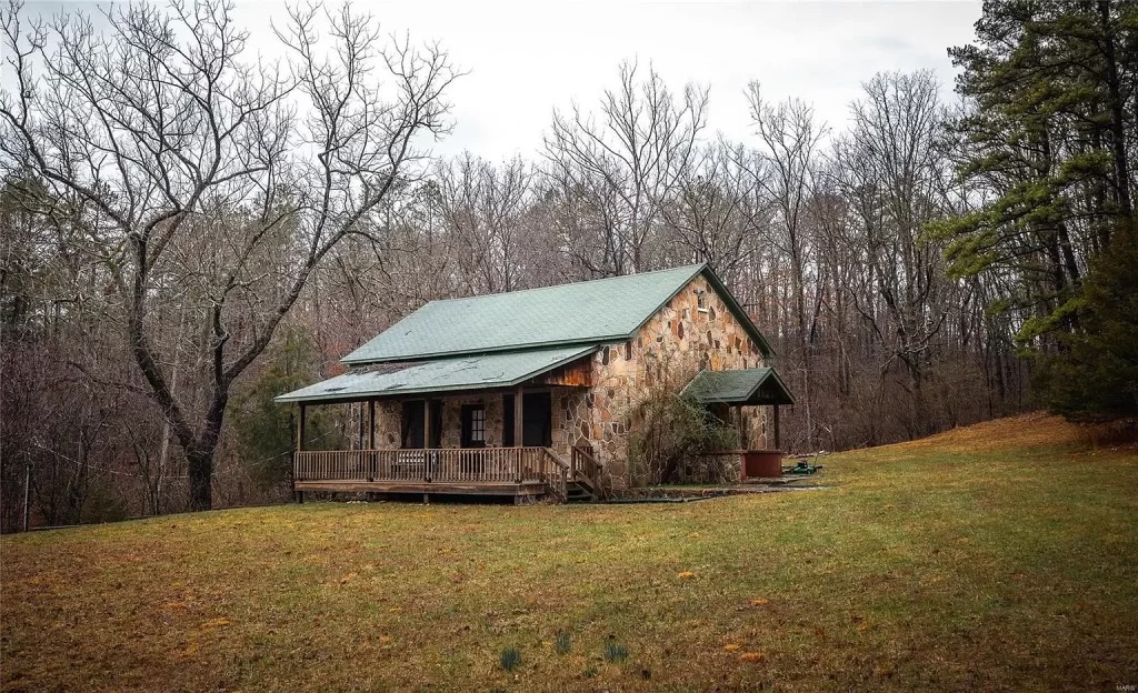 Amazing Stone Cabin in Raymondville, Missouri