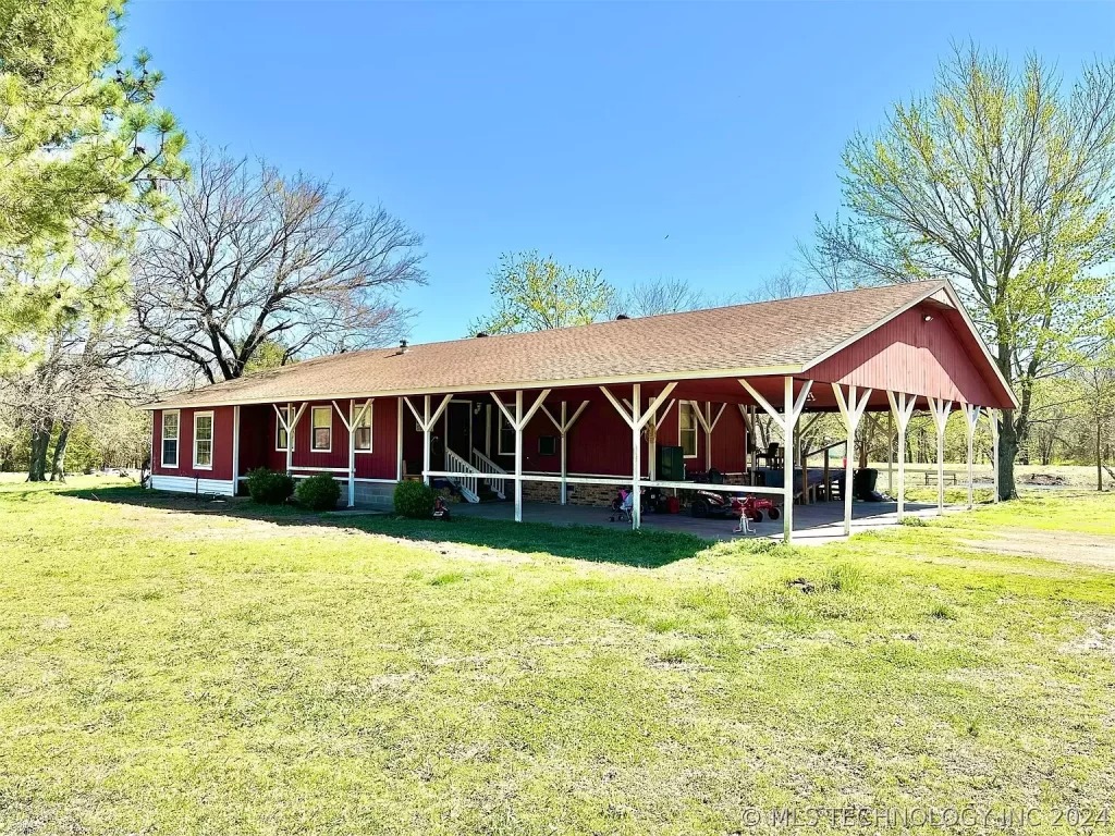 Charming Lakeside Home in Stigler, Oklahoma