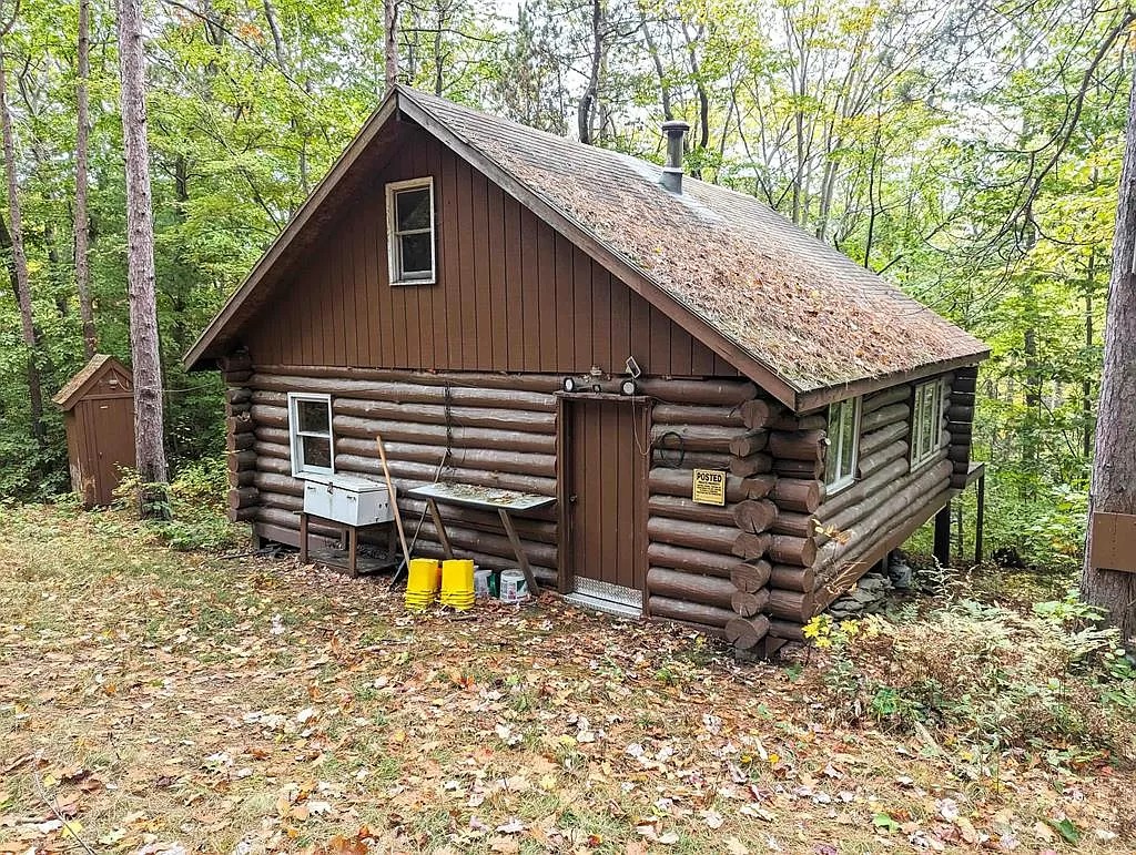 Cozy Log Cabin in the Woods of Beaver Dams, New York