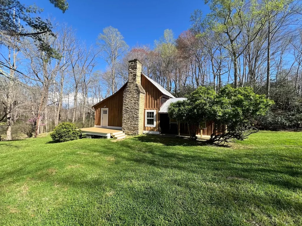 Renovated Cottage With Creek in Ferrum, Virginia