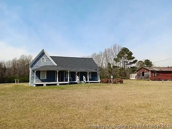 Quaint Farmhouse in Harrells, North Carolina