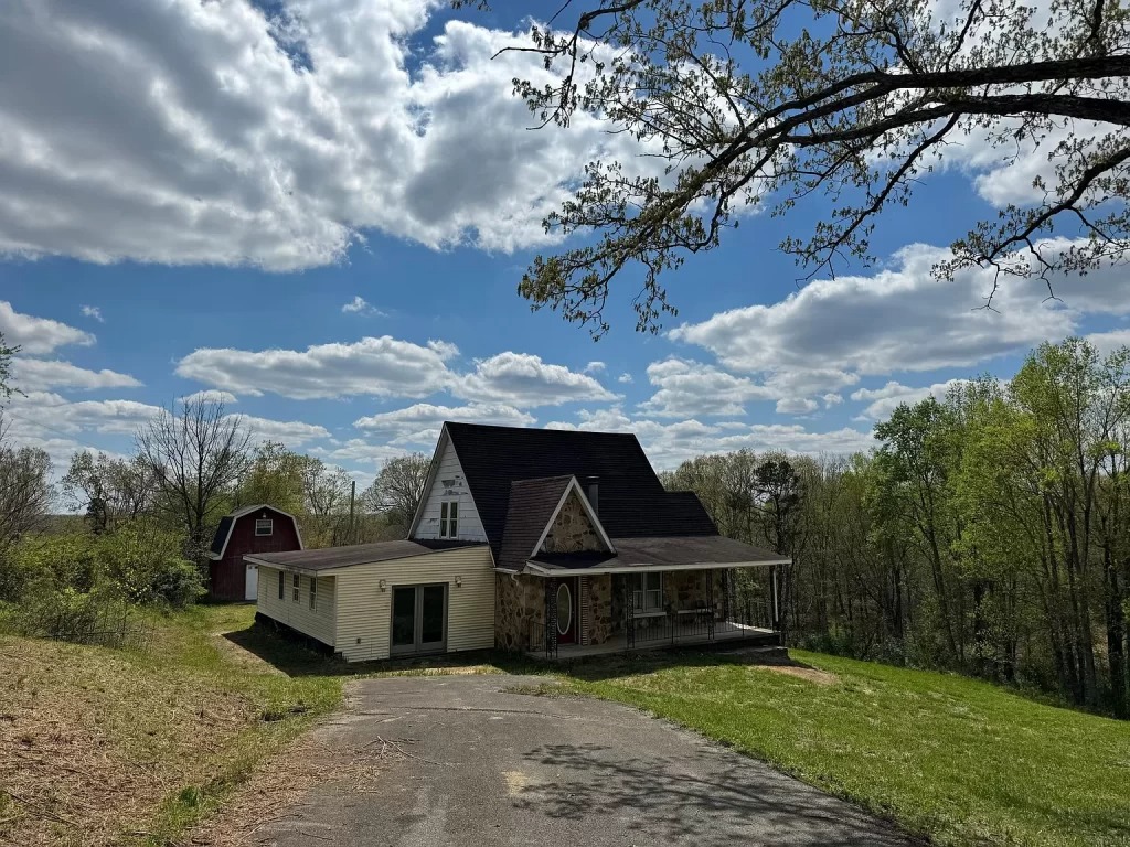 Gorgeous Cottage on 3 acres in Olive Hill, Kentucky