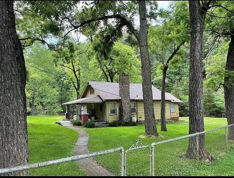 Tranquil Waterside Retreat: Your Oasis in Watts, Oklahoma