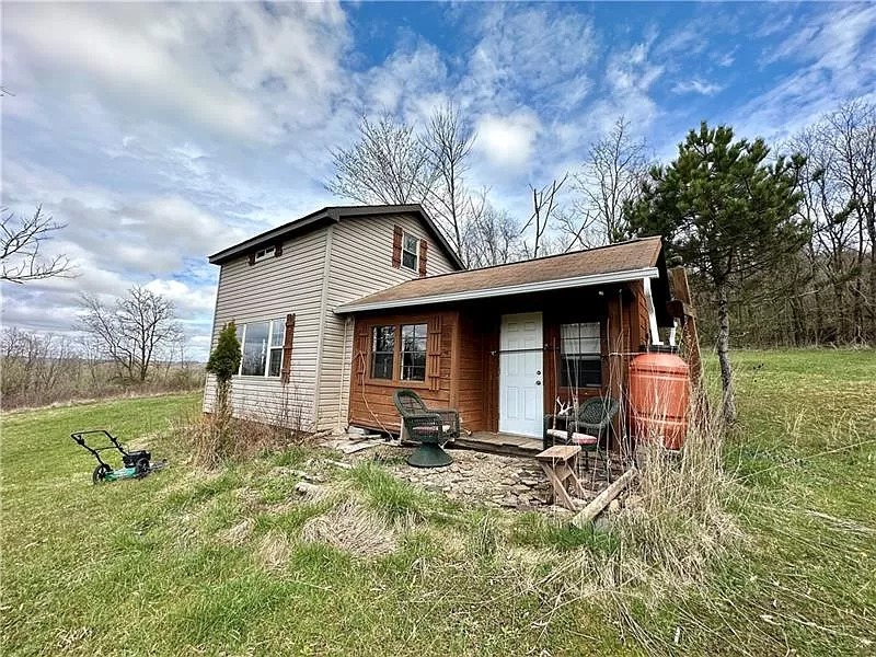 Rustic Hunting Lodge in Waynesburg, Pennsylvania