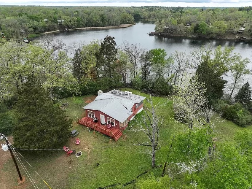 Charming Lakeside Cabin in Fairfield, Texas