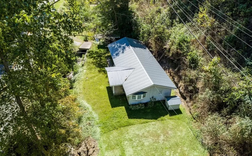 Secluded Ranch Home  in Fedscreek, Kentucky