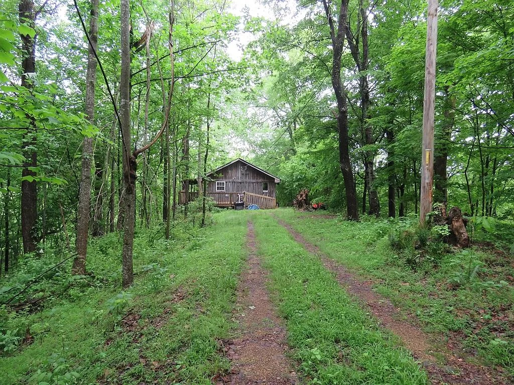 Quiet Country Cabin in Gainesboro, Tennessee