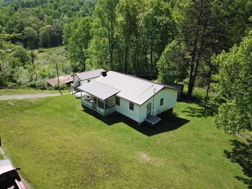 Secluded Home on Dolly Tpke in Napier, West Virginia